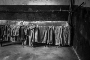 Oblečenie väzňov v koncentračnom tábore